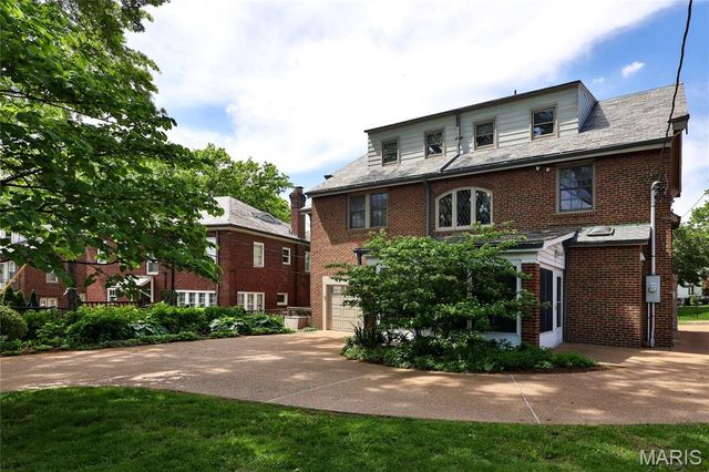 528 Midvale Avenue, St Louis, MO 63130