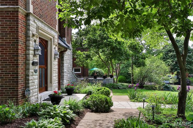 528 Midvale Avenue, St Louis, MO 63130