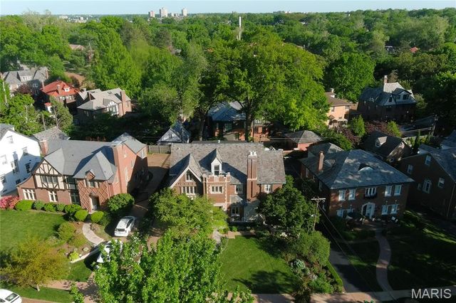 528 Midvale Avenue, St Louis, MO 63130