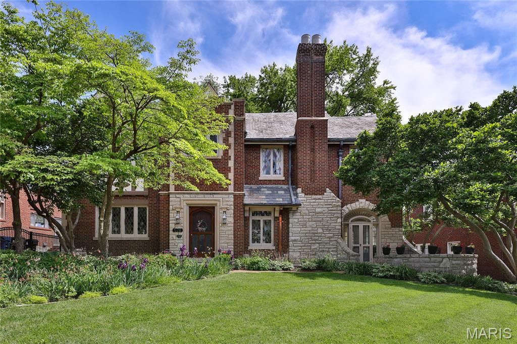 528 Midvale Avenue, St Louis, MO 63130