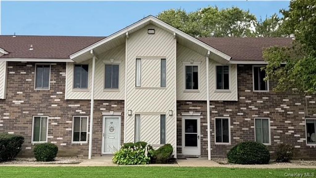 5 El Camino Court 5, Coram, NY 11727 — exterior