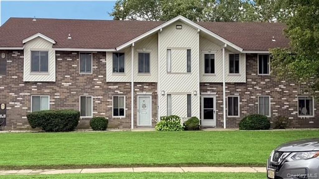 5 El Camino Court 5, Coram, NY 11727 — photo 2