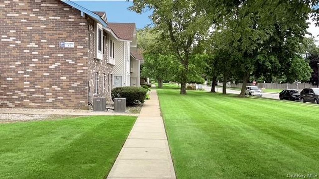 5 El Camino Court 5, Coram, NY 11727 — photo 4