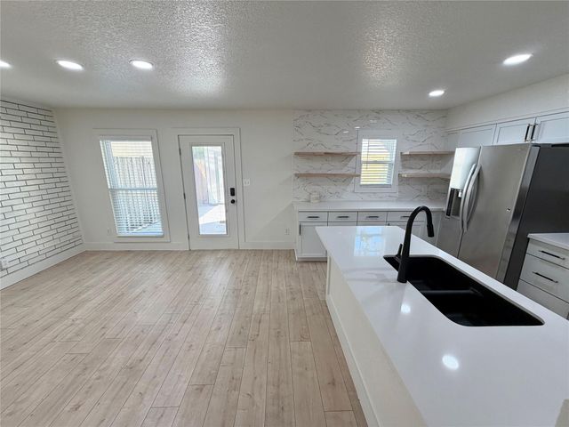71 Cayenne Common, Lake Jackson, TX 77566