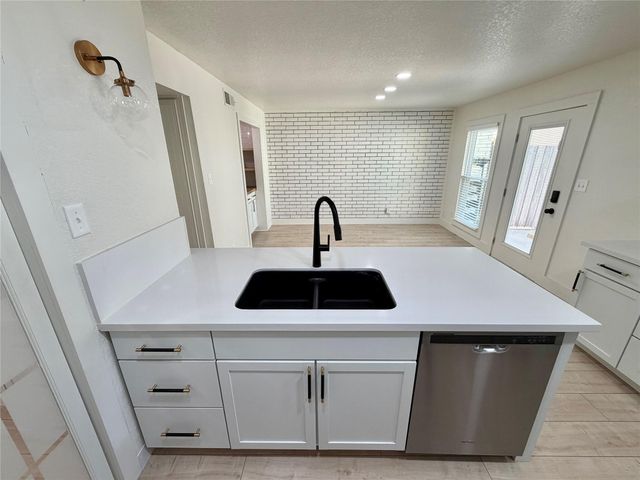 71 Cayenne Common, Lake Jackson, TX 77566