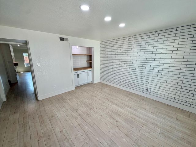 71 Cayenne Common, Lake Jackson, TX 77566