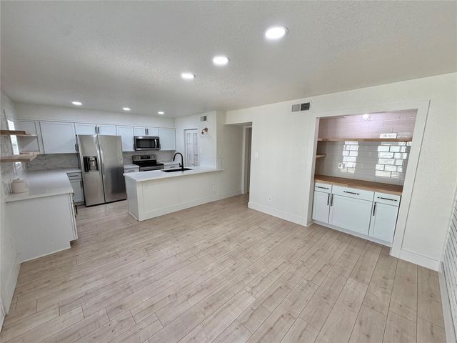 71 Cayenne Common, Lake Jackson, TX 77566