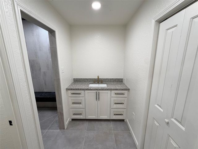 71 Cayenne Common, Lake Jackson, TX 77566