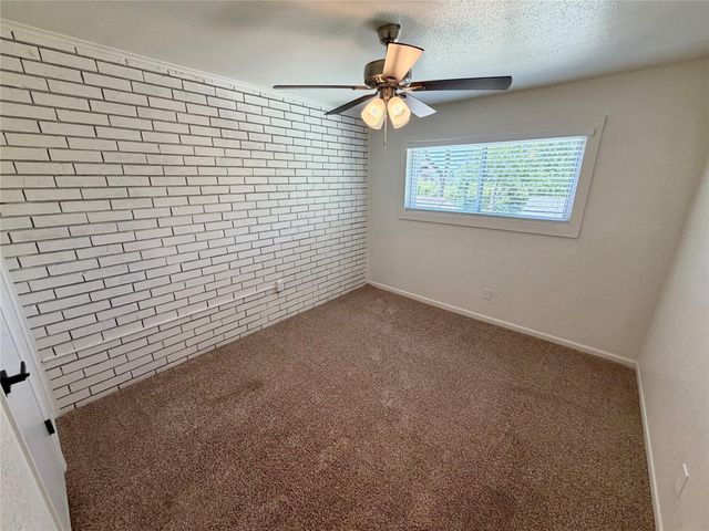71 Cayenne Common, Lake Jackson, TX 77566