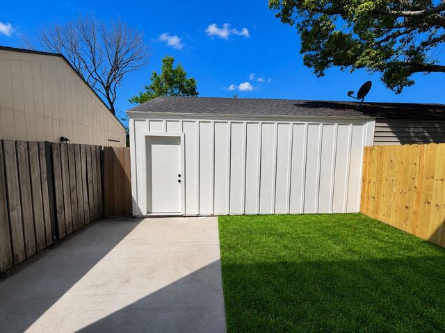 71 Cayenne Common, Lake Jackson, TX 77566