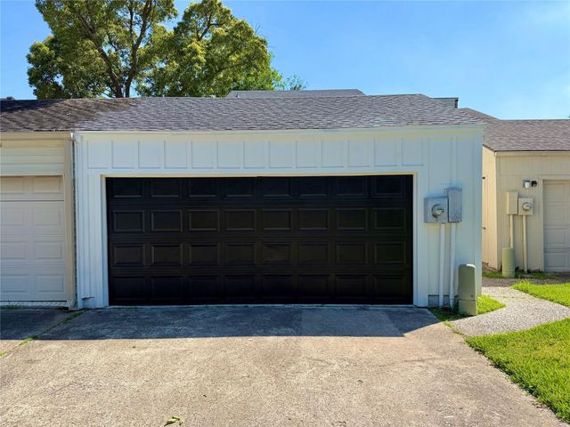 71 Cayenne Common, Lake Jackson, TX 77566