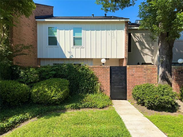 71 Cayenne Common, Lake Jackson, TX 77566