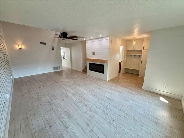 71 Cayenne Common, Lake Jackson, TX 77566