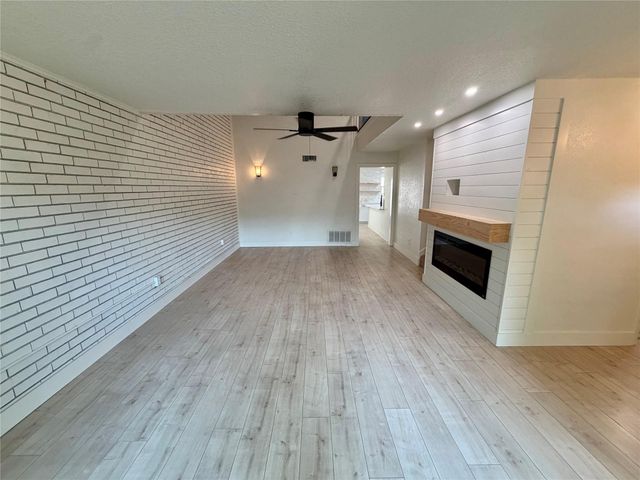 71 Cayenne Common, Lake Jackson, TX 77566