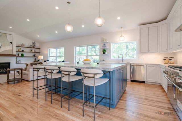 707 Brierhill Road, Deerfield, IL 60015