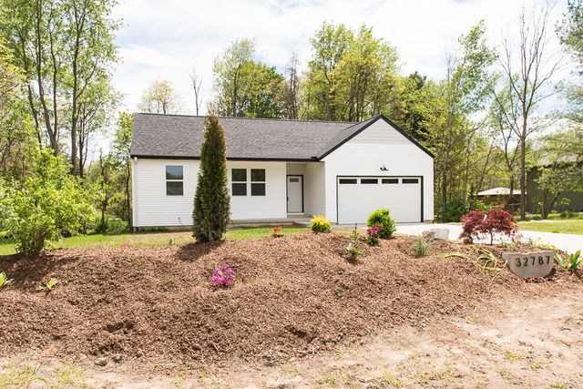 32787 Bradeen Avenue, Paw Paw, MI 49079