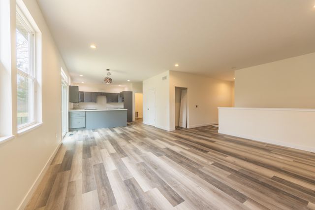 32787 Bradeen Avenue, Paw Paw, MI 49079