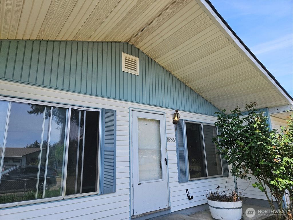 1635 Jackson Street, Shelton, WA 98584