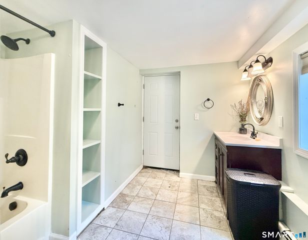 406 Lakeside Drive, Bridgeport, CT 06606