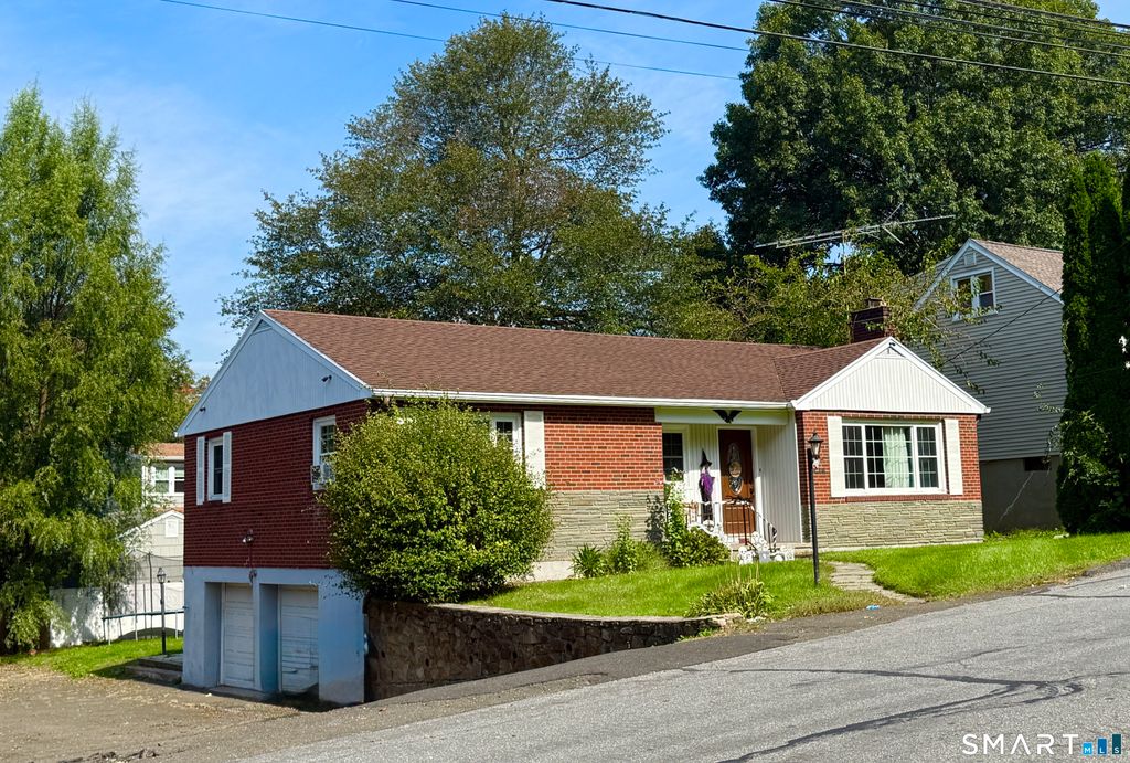 406 Lakeside Drive, Bridgeport, CT 06606