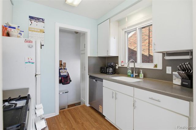 24100 Ross Street, Dearborn, MI 48124