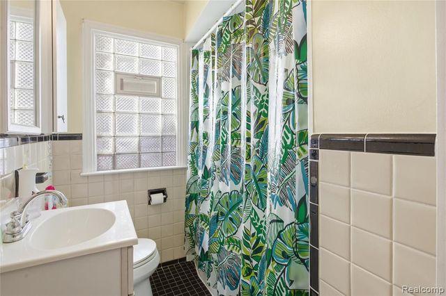 24100 Ross Street, Dearborn, MI 48124