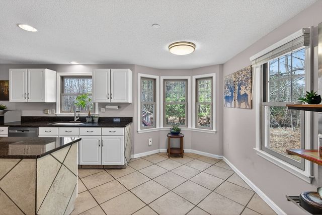 12 Hammond Farm Rd, Haverhill, MA 01832