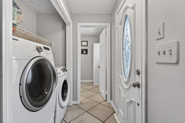 12 Hammond Farm Rd, Haverhill, MA 01832