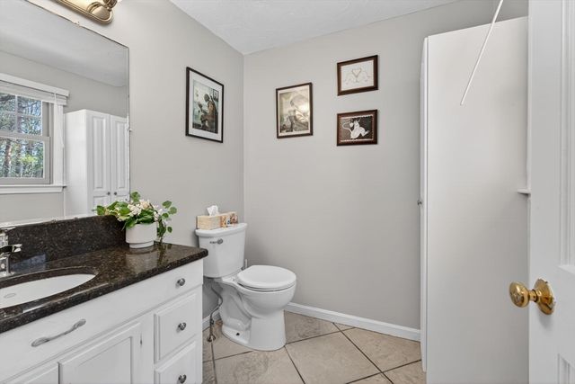 12 Hammond Farm Rd, Haverhill, MA 01832