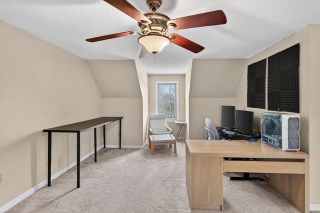 12 Hammond Farm Rd, Haverhill, MA 01832