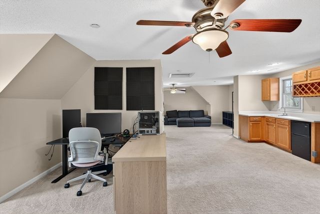 12 Hammond Farm Rd, Haverhill, MA 01832