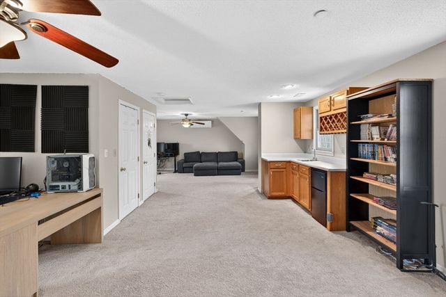 12 Hammond Farm Rd, Haverhill, MA 01832