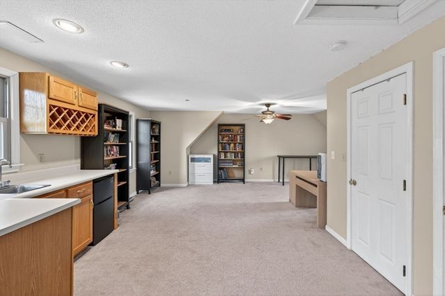 12 Hammond Farm Rd, Haverhill, MA 01832