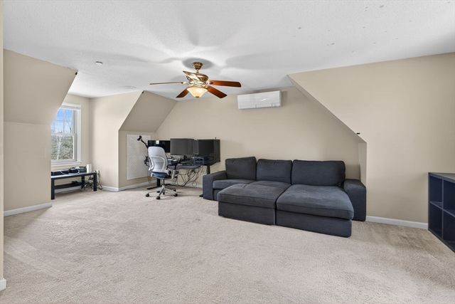 12 Hammond Farm Rd, Haverhill, MA 01832