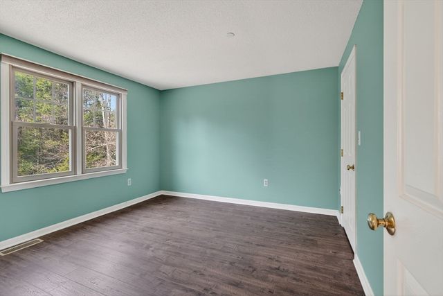 12 Hammond Farm Rd, Haverhill, MA 01832