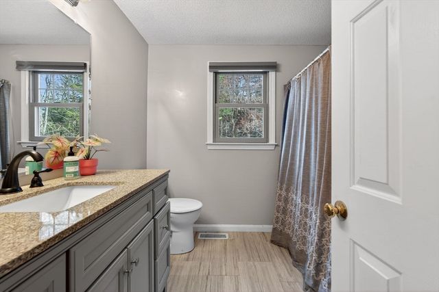 12 Hammond Farm Rd, Haverhill, MA 01832