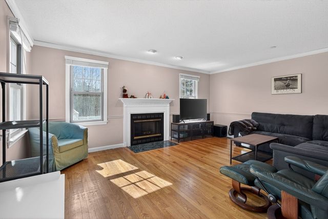 12 Hammond Farm Rd, Haverhill, MA 01832