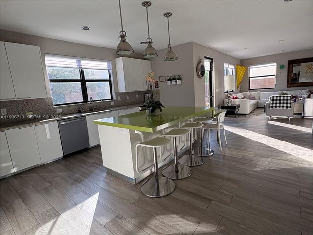 8925 NW 99th Ct, Doral, FL 33178