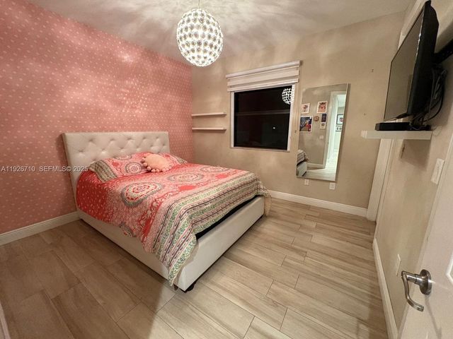 8925 NW 99th Ct, Doral, FL 33178