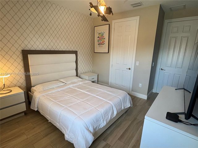 8925 NW 99th Ct, Doral, FL 33178