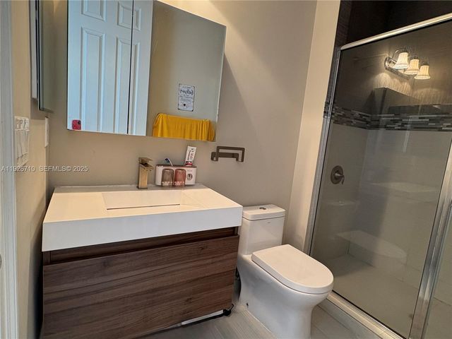 8925 NW 99th Ct, Doral, FL 33178