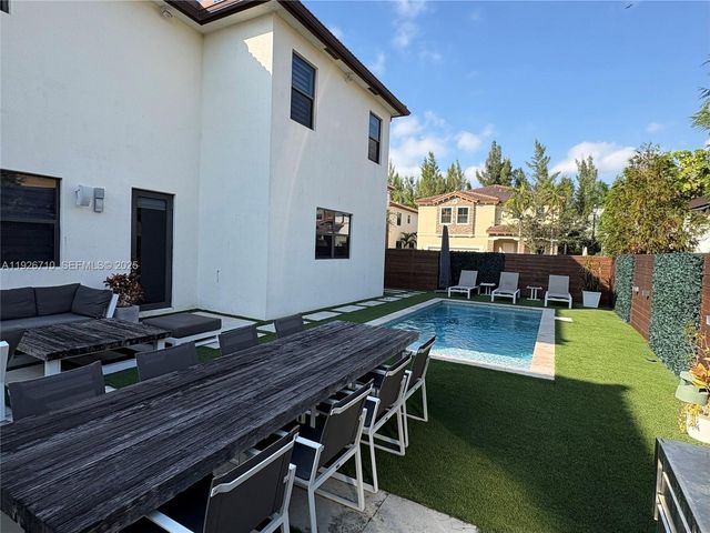 8925 NW 99th Ct, Doral, FL 33178