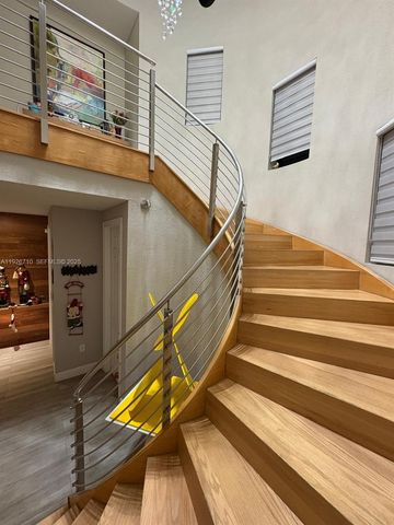 8925 NW 99th Ct, Doral, FL 33178