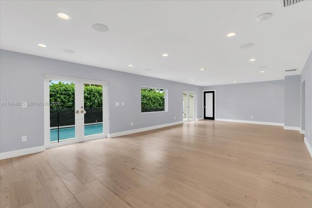 10330 SW 51st St, Miami, FL 33165