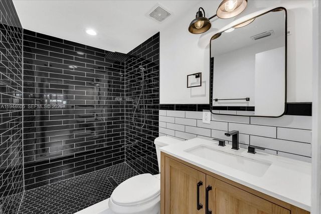 10330 SW 51st St, Miami, FL 33165