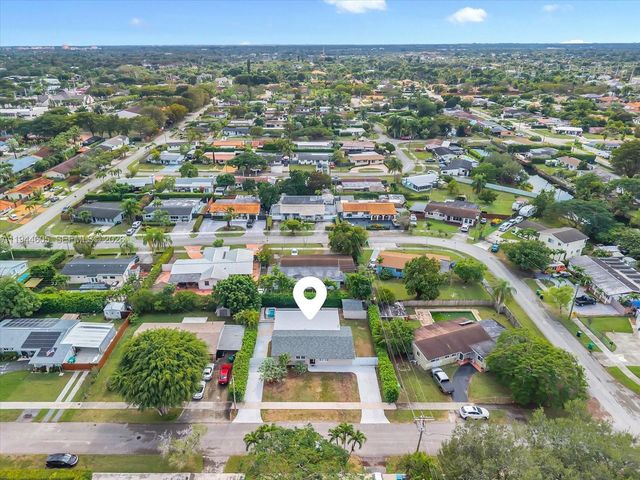 10330 SW 51st St, Miami, FL 33165