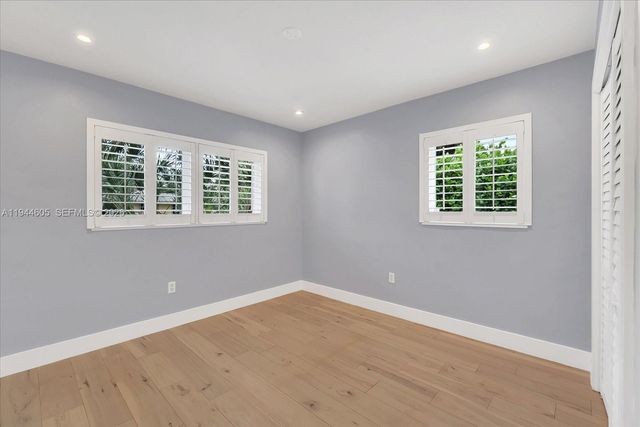 10330 SW 51st St, Miami, FL 33165