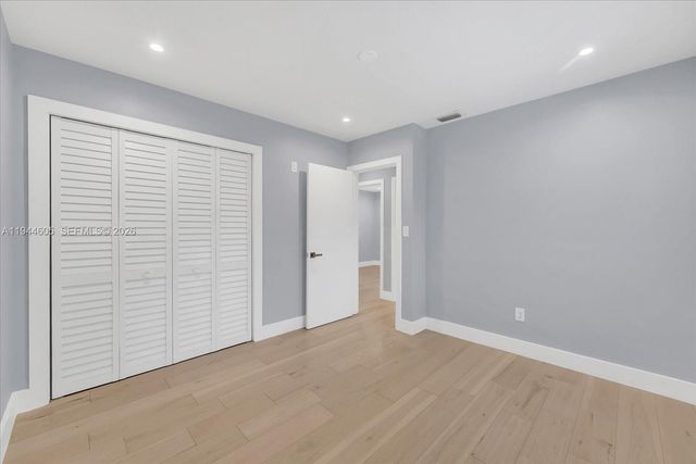 10330 SW 51st St, Miami, FL 33165