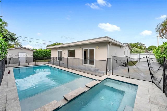 10330 SW 51st St, Miami, FL 33165