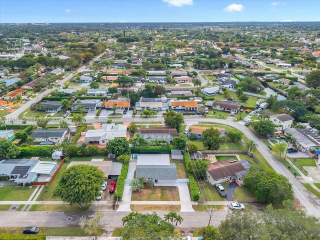 10330 SW 51st St, Miami, FL 33165
